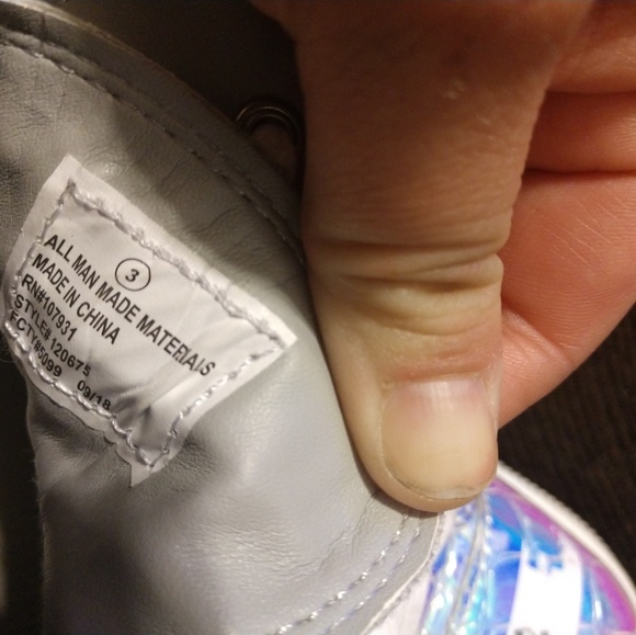 Size 3 girls high top justice shoes - Picture 2 of 2